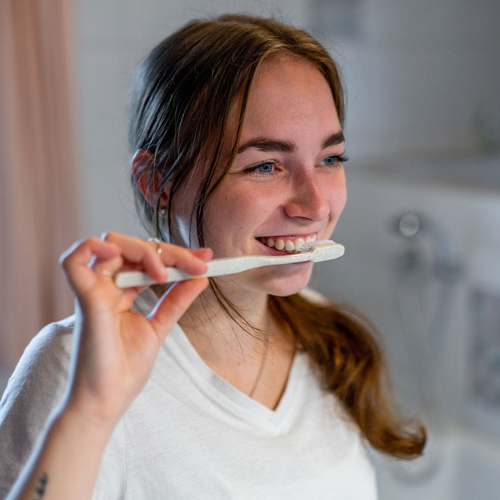 BROSSE À DENTS - MANCHE PAILLE DE BLÉ ET POILS D'HUILE DE RICIN